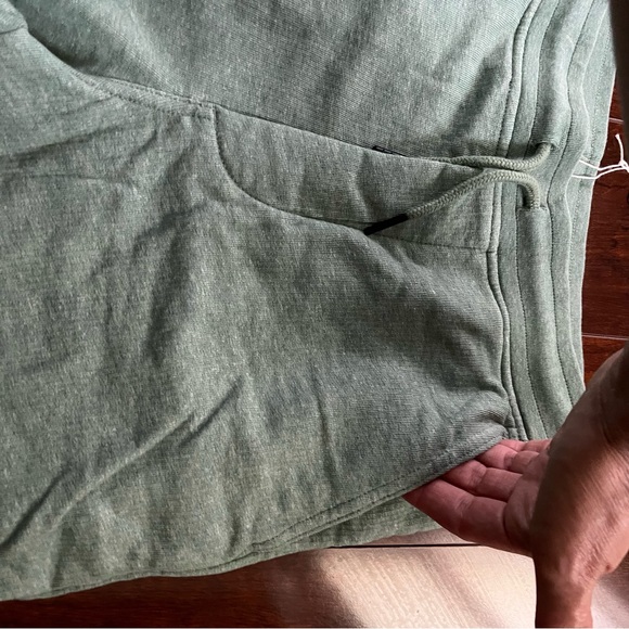 Patagonia Mahnya Men’s  XS  Fleece shorts in seige green NWT - Picture 5 of 10